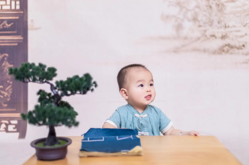 高平宝宝摔到头第五天吐了